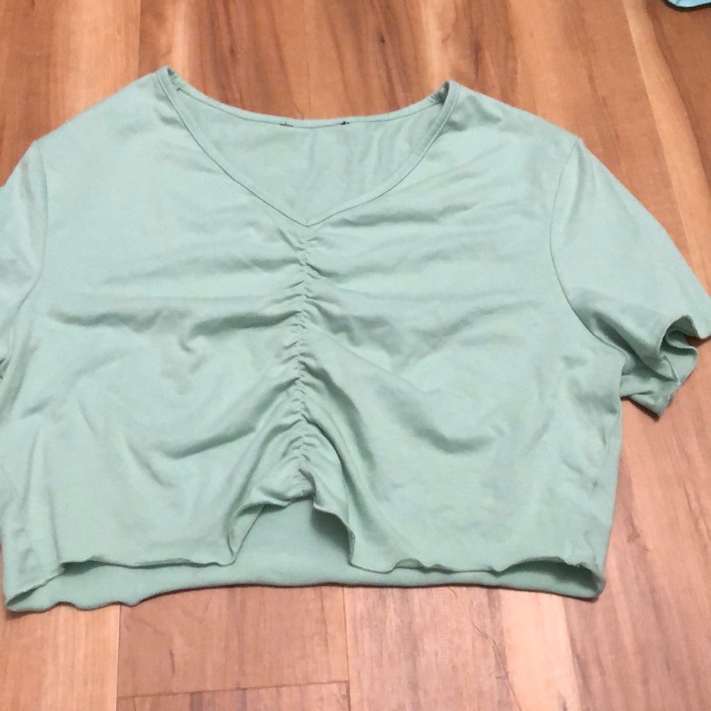 Ruched Front Lettuce Edge V-Neck Crop Shirt M